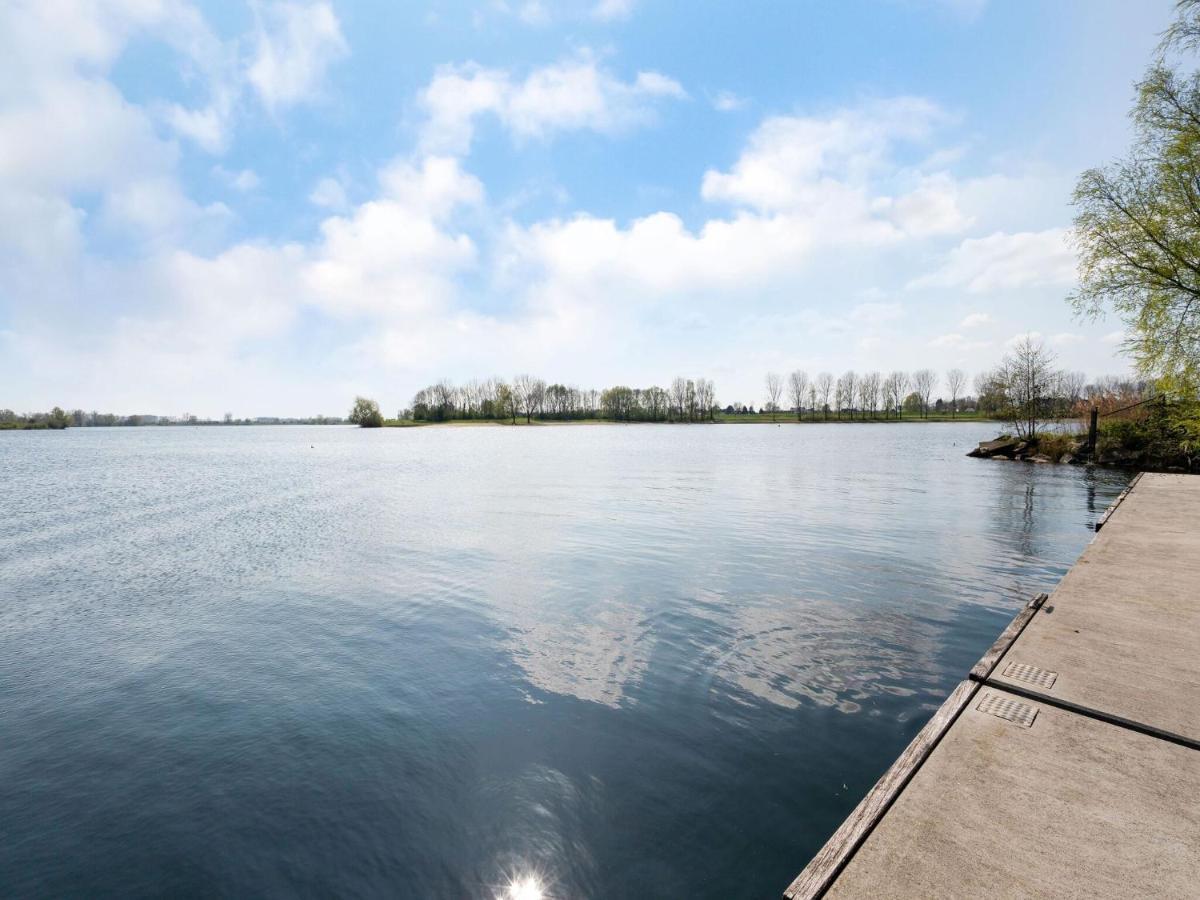 Fantastic Watervilla In Kerkdriel At The Zandmeren Lake Ngoại thất bức ảnh